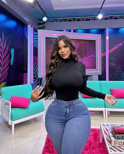 Who Is Gracie Bon? Everything to Know About the Viral Model Dominating Tiktok and Instagram